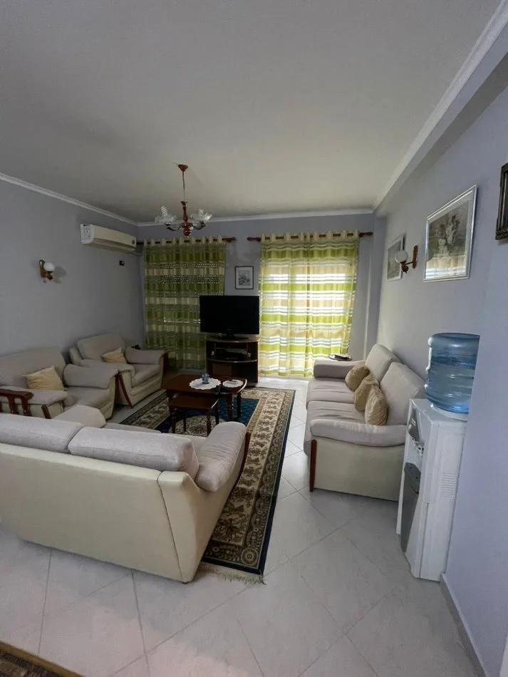 Tirane, jepet me qera apartament 2+1+Ballkon Kati 1, 87 m² 500 € (Rruga E Kavajes)