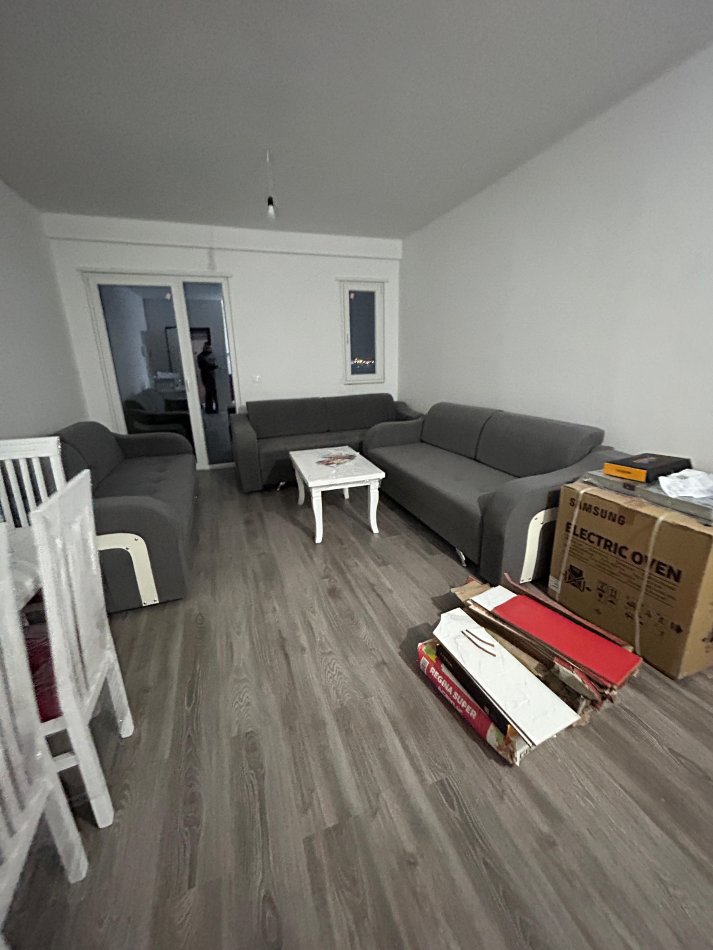 Tirane, jepet me qera apartament 1+1 Kati 3, 65 m² 420 € (astir)