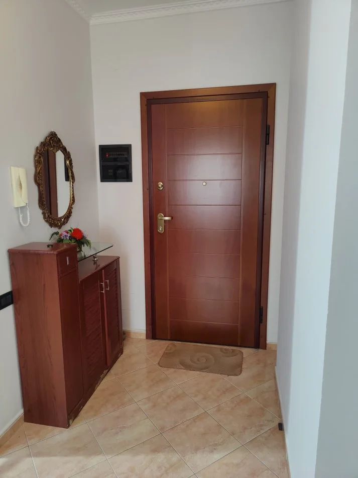 Vlore, jepet me qera apartament 2+1+Ballkon Kati 2, 72 m² 270 € 