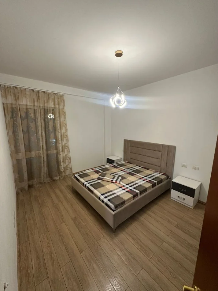 Tirane, jepet me qera apartament 2+1+Ballkon Kati 6, 83 m² 600 € 