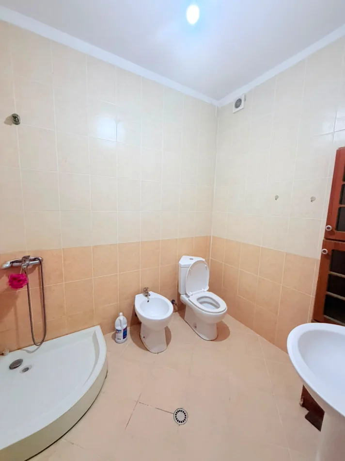 Durres, jepet me qera apartament 2+1 Kati 3, 120 m² 399 €