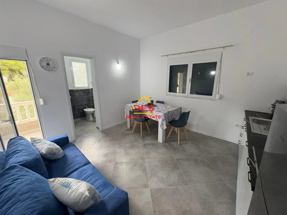 Vlore, jepet me qera Vile Kati 0, 250 m² 1.200 € (Rruga Stefan Pano)