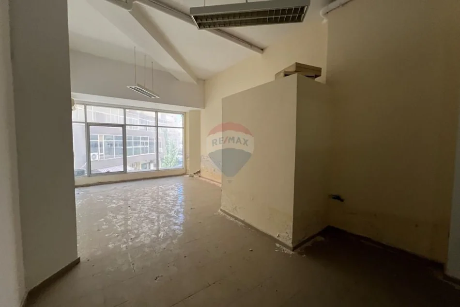 Vlore, shitet dyqan Kati 2, 38 m² (Bulevardi Ismail Qemali,pran Conad, Vlore)