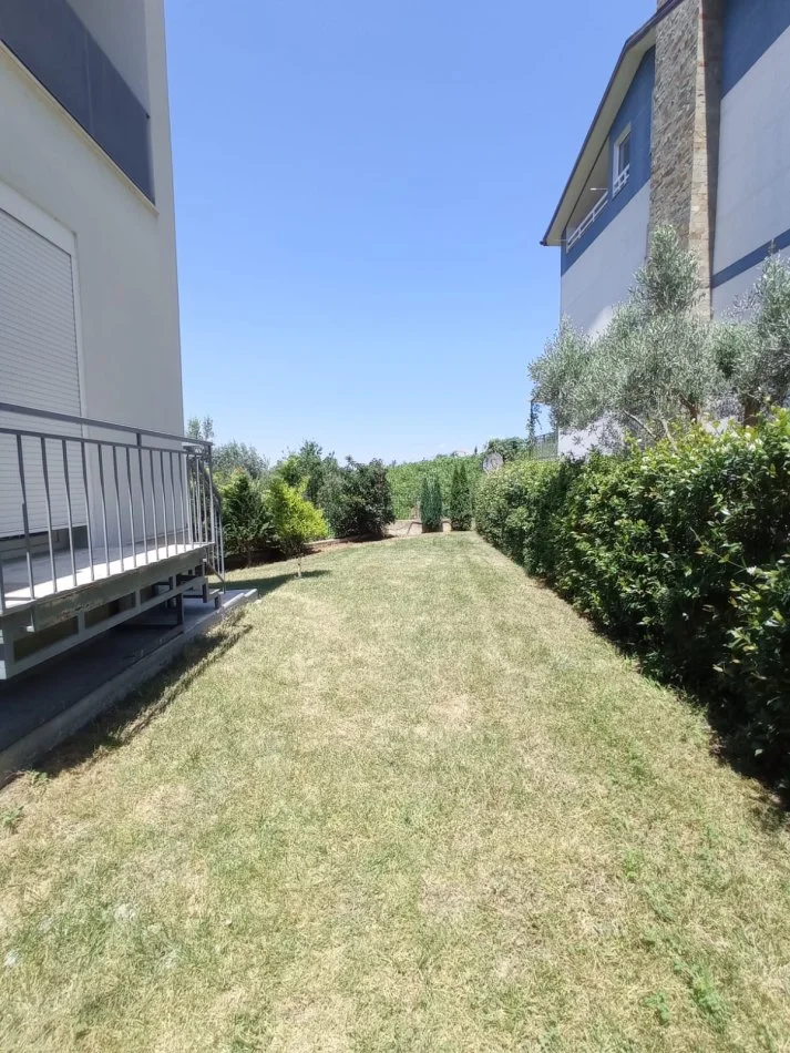 Tirane, jepet me qera Vile 4+1+Aneks+Ballkon Kati 2, 250 m² 2.000 € (Lunder)