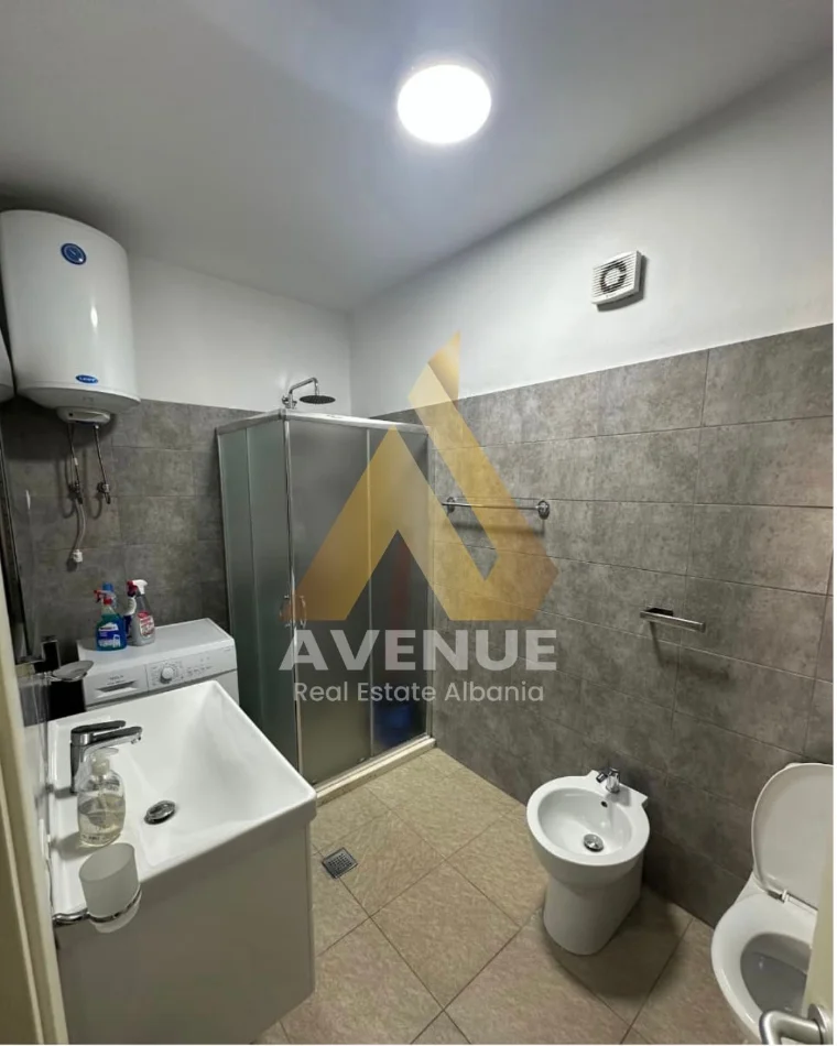 Tirane, jepet me qera apartament 1+1 Kati 6, 650 € (Te ish Stacioni Trenit)