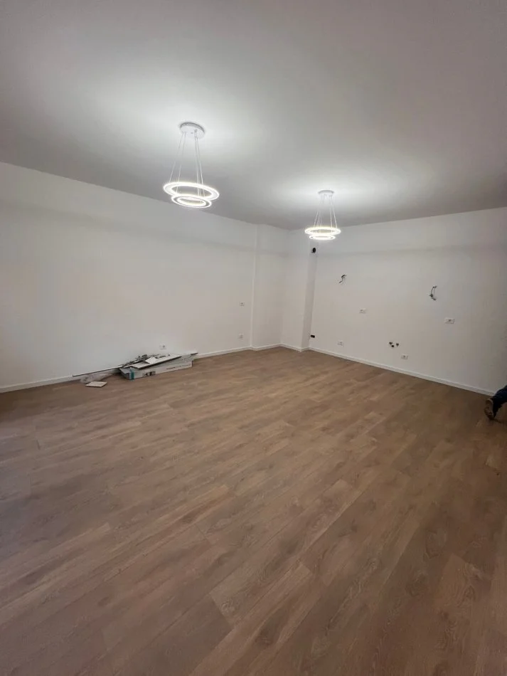 Tirane, jepet me qera zyre , 76 m² 750 € (Myslym shyr)