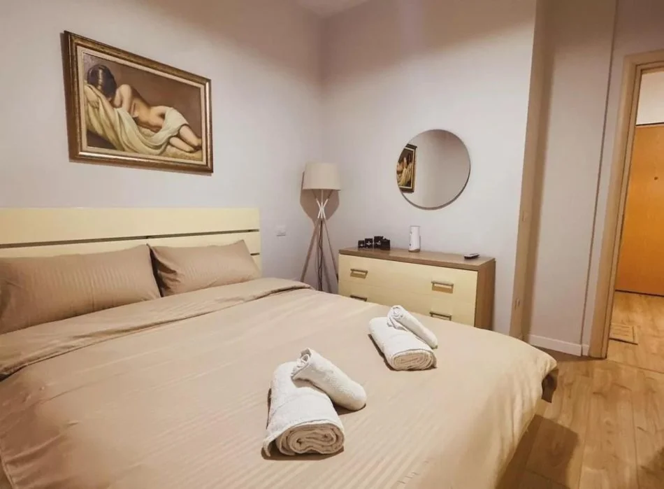 Tirane, jepet me qera apartament 1+1+Ballkon Kati 3, 65 m² 500 € (Liqeni i Thate)