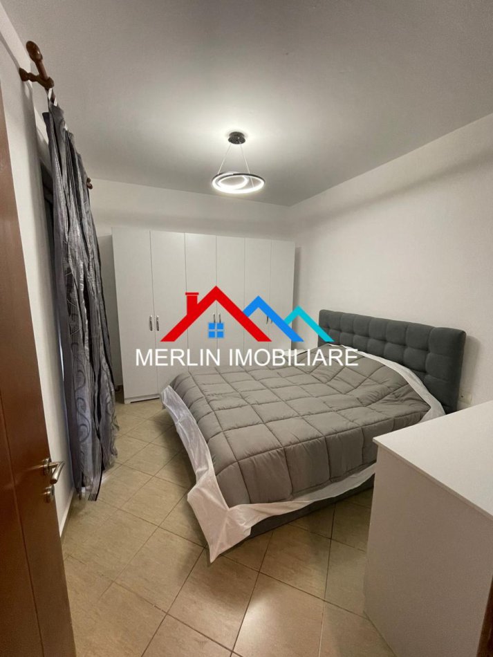 Tirane, jepet me qera apartament 1+1+Ballkon Kati 4, 70 m² 550 € (SELVIA)
