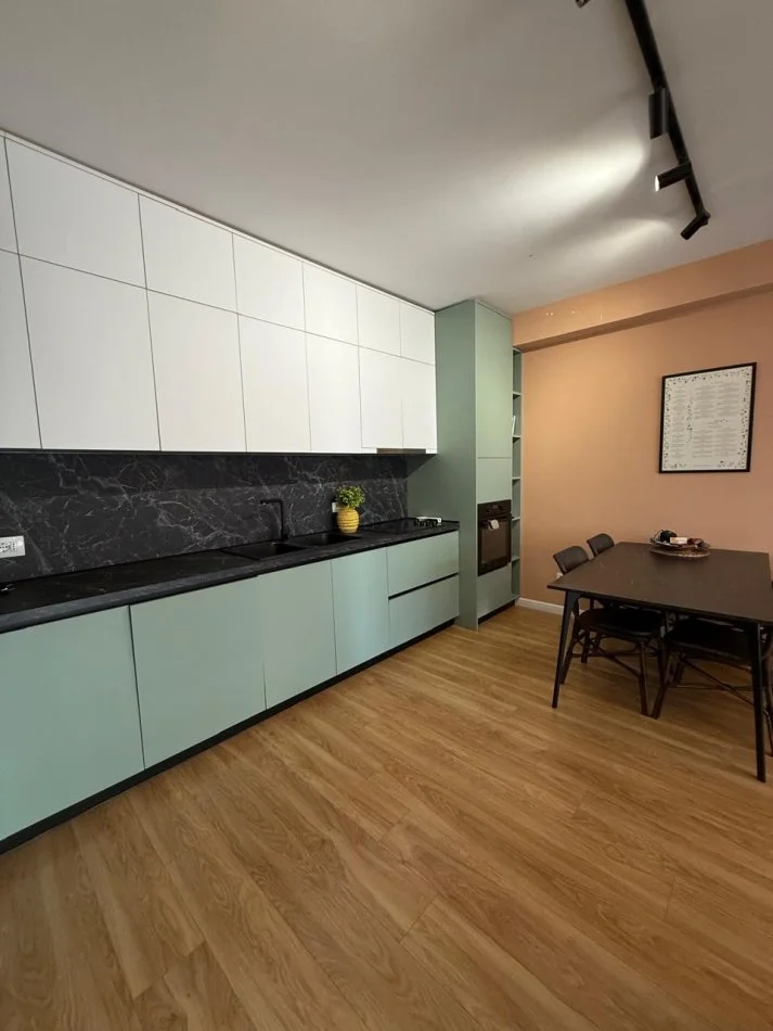 Tirane, shitet apartament 2+1 Kati 3, 105 m² 320.000 € (Rruga e Barrikadave)