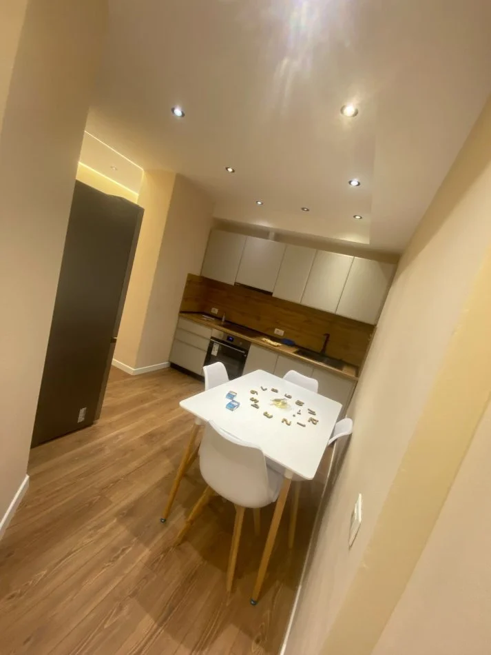 Tirane, jepet me qera apartament 1+1 Kati 5, 65 m² 700 € 