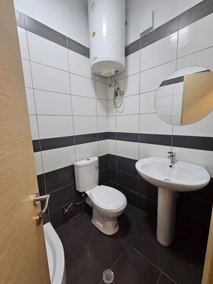 Tirane, jepet me qera apartament 2+1+Ballkon Kati 7, 110 m² 35.000 leke (BOSH ASTIR)