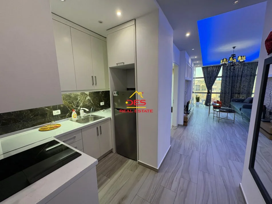 Vlore, jepet me qera apartament 1+1+Ballkon Kati 10, 70 m² 400 € (Rruga Gjergj Arianiti)