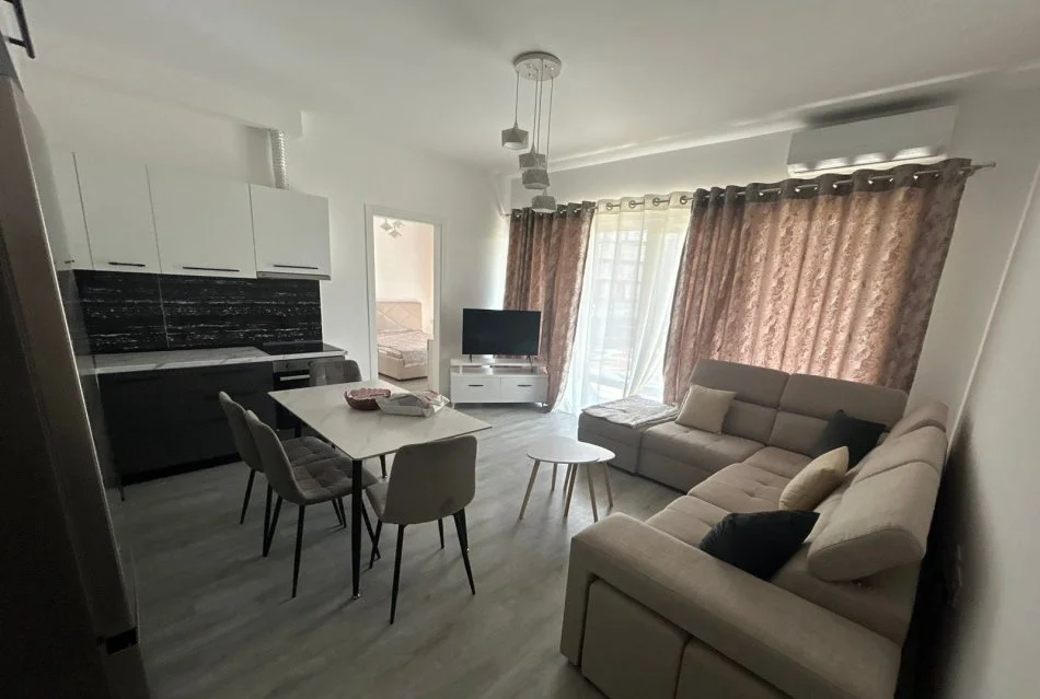 Tirane, jepet me qera apartament 2+1+Ballkon Kati 3, 80 m² 650 € (rruga 5 Maj)