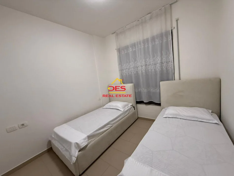 Vlore, jepet me qera apartament 2+1+Ballkon Kati 2, 90 m² 400 € (Rruga Aleksandër Moisiu)