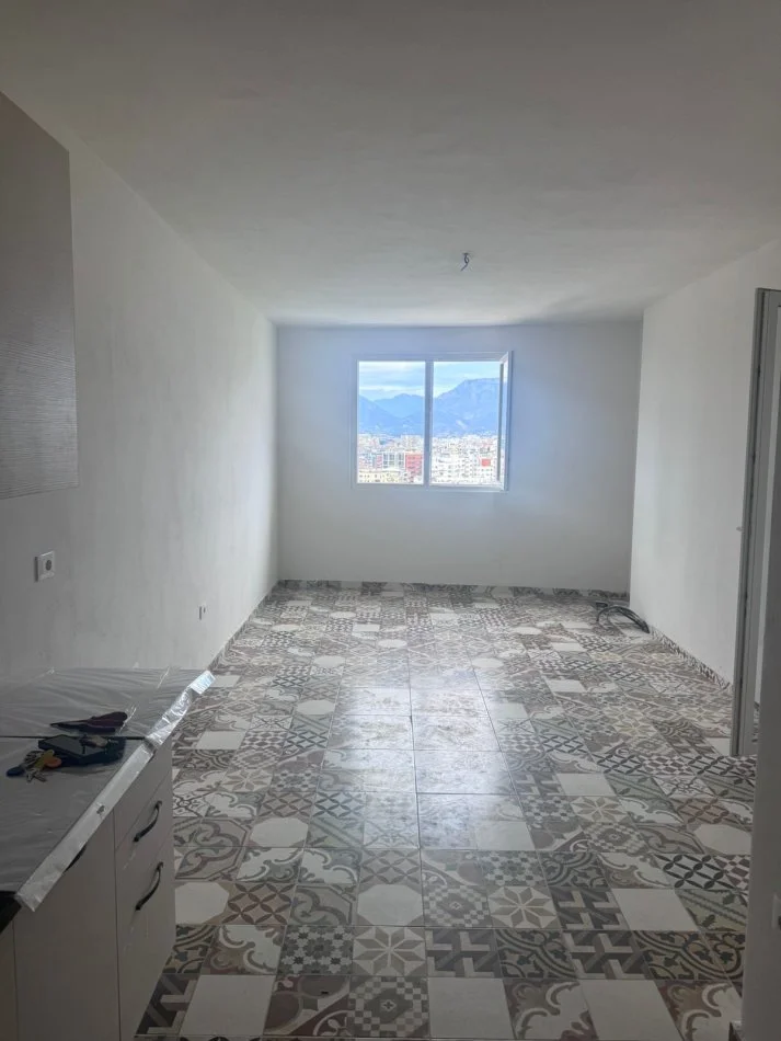 Tirane, jepet me qera apartament 1+1+Ballkon Kati 11, 65 m² 350 € (Bedri Karapici)