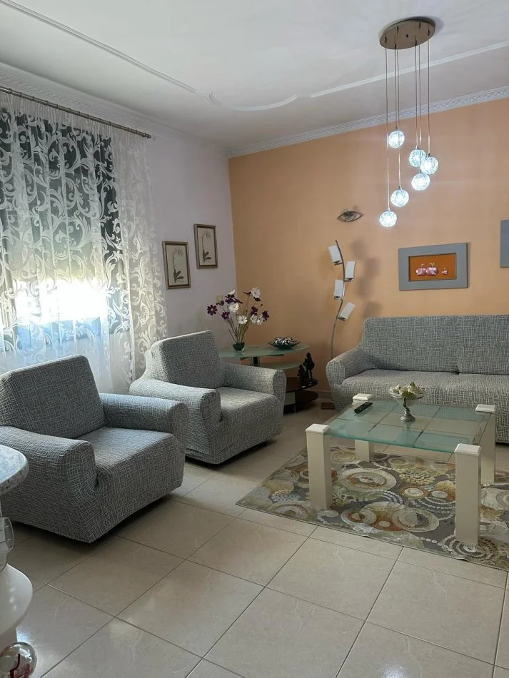 Vlore, jepet me qera apartament 2+1+Ballkon Kati 3, 117 m² 500 € (Perball me kopshtin Binjaket, Kali i Trojes, Vlore) rv46736