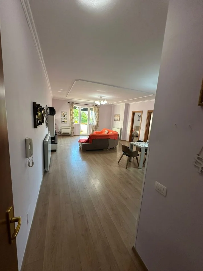 Tirane, jepet me qera apartament 2+1+Ballkon Kati 1, 117 m² 650 € (ptoptani)