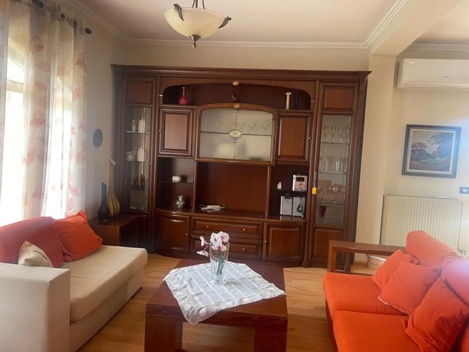 Tirane, jepet me qera apartament 3+1+Aneks+Ballkon Kati 3, 130 m² 650 € (Qender)