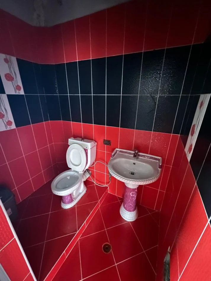 Tirane, shitet ambjent biznesi Kati 1, 75 m² 105.000 € (Kamez)