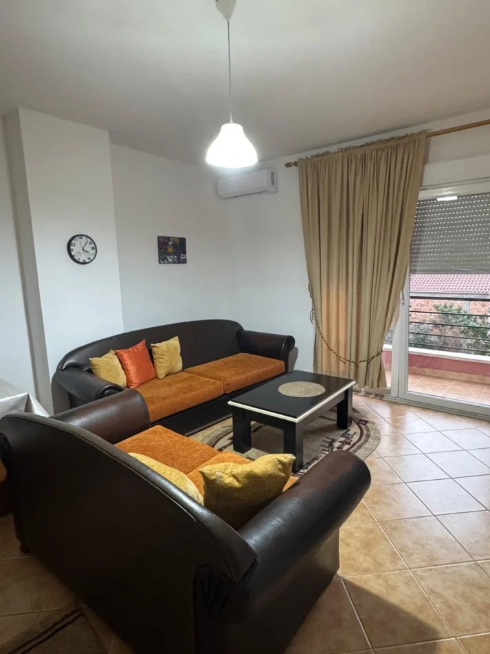 Tirane, jepet me qera apartament 1+1 Kati 3, 70 m² 500 € (Ambasada Amerikane)