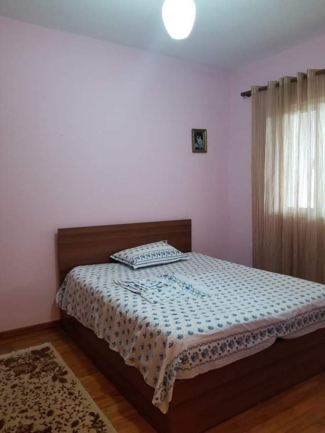 Elbasan, jepet me qera apartament 100 m² 20.000 Leke