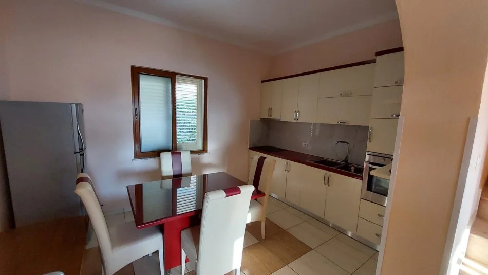 Tirane, jepet me qera Vile 3+1+Aneks+Ballkon Kati 0, 180 m² 450 € (Fresk)
