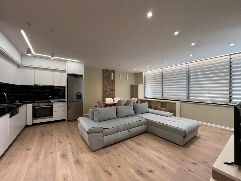 Tirane, jepet me qera apartament 3+1 Kati 3, 1.000 € (Rruga Eduart Mano)