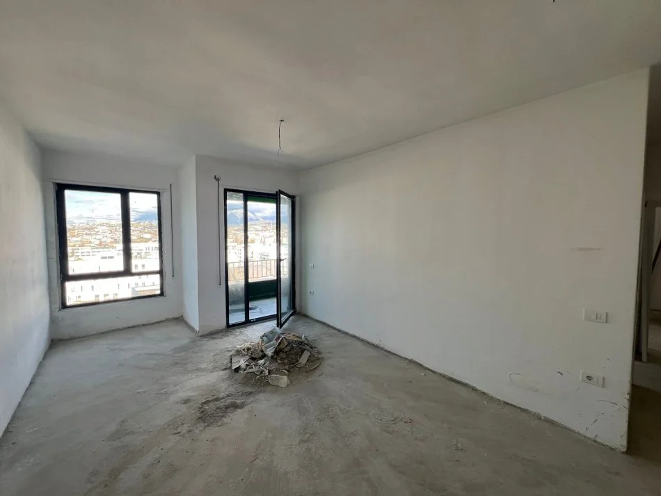 Tirane, shitet apartament 2+1+Ballkon Kati 8, 108 m² 160.000 € (Rruga 5 Maj)
