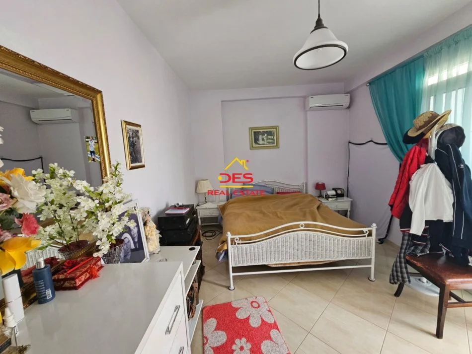 Vlore, shitet apartament 2+1+Ballkon Kati 8, 95 m² 142.000 € (Bulevardi Ismali Qemali)