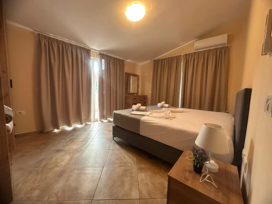 Tirane, jepet me qera ambjent biznesi Kati 0, 658 m² 6.000 € (Rruga Rrapo Hekali)