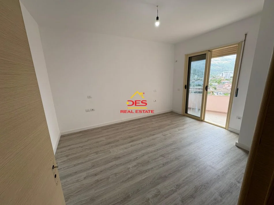 Vlore, shitet apartament 1+1+Ballkon Kati 5, 84 m² 98.000 € (Rruga Sulejman Delvina)