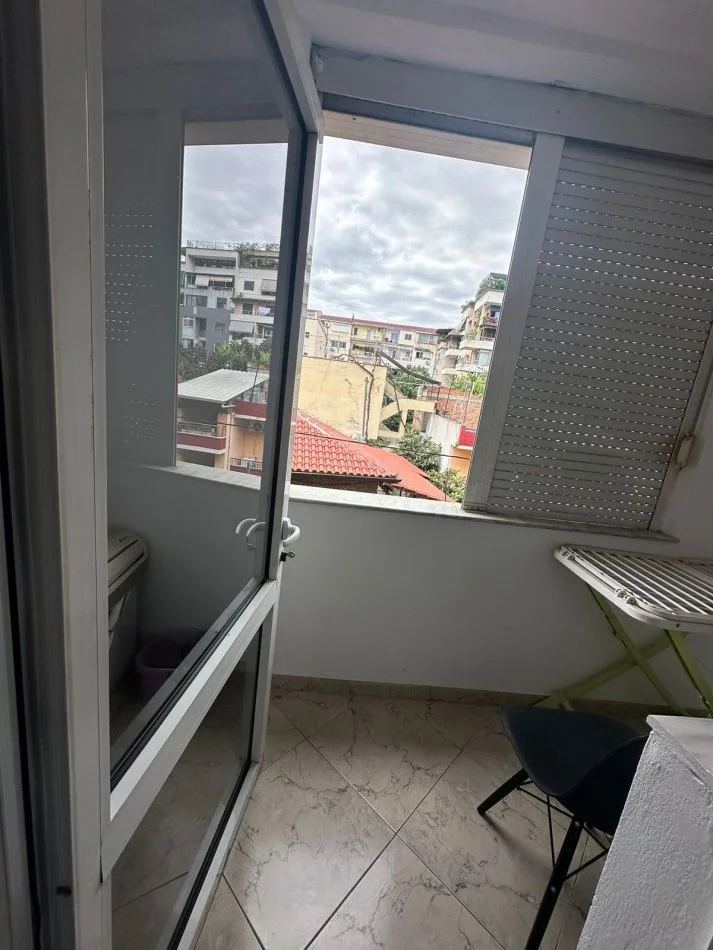 Tirane, jepet me qera apartament 1+1+Ballkon , 74 m² 500 € (Myslym shyri)
