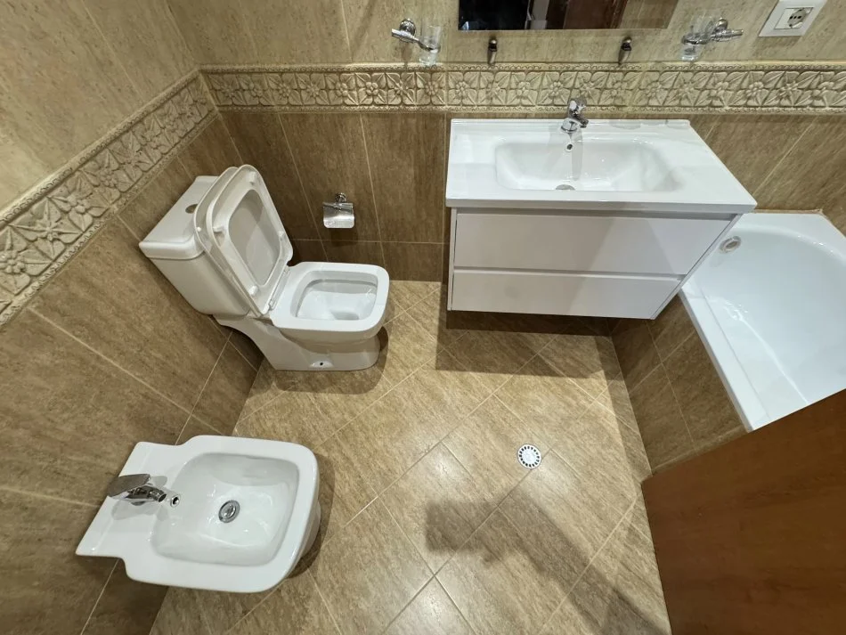 Tirane, jepet me qera apartament 2+1 Kati 8, 110 m² 800 € (Stacioni i trenit prane postes)