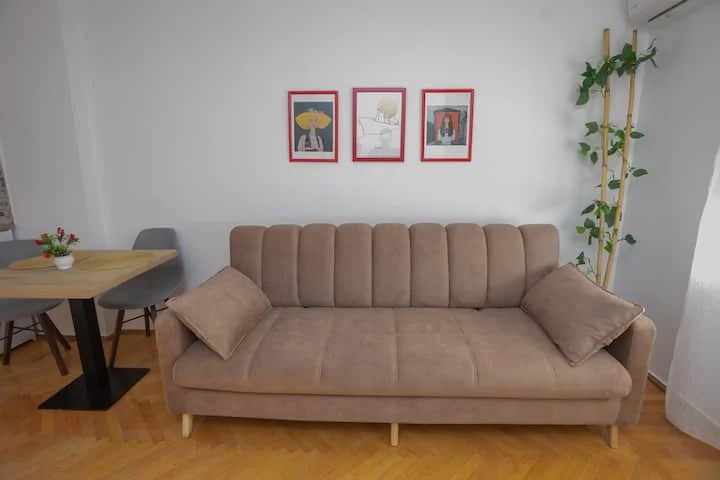 Tirane, jepet me qera apartament 1+1 Kati 5, 56 m² 580 € (Rruga e Dibres)