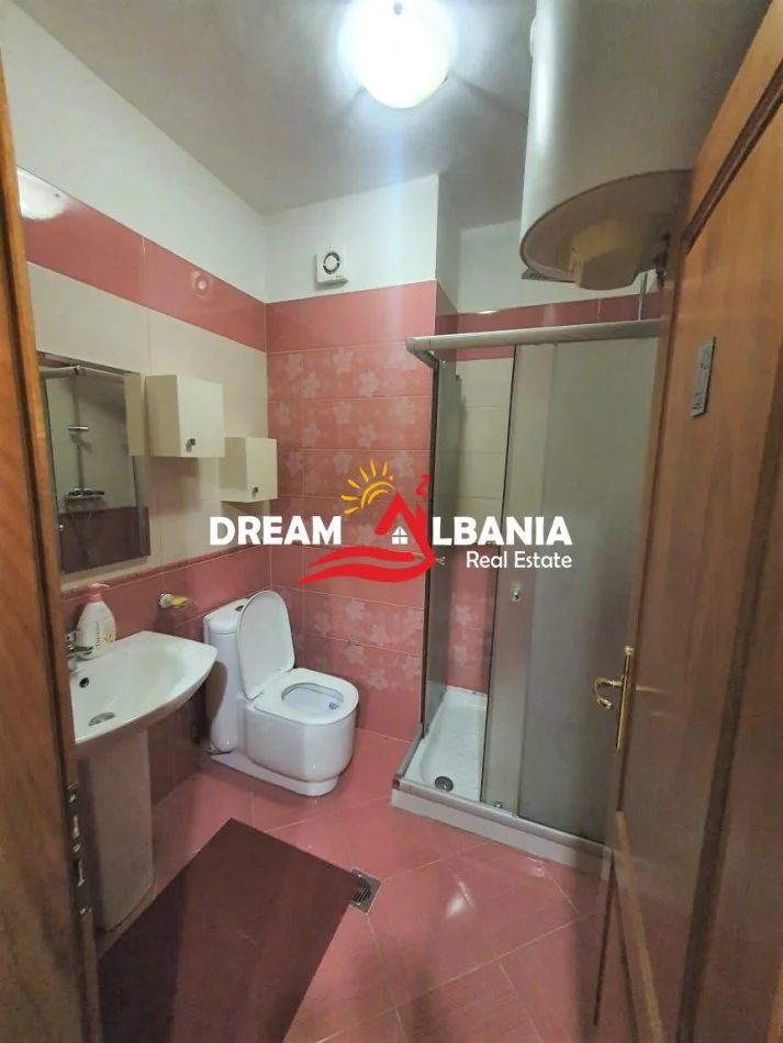 Tirane, jepet me qera 3+1 , 120 m² 800 € (ne Zonen e 21 Dhjetorit prane Kompleksit Kontakt)