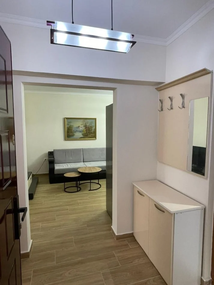 Tirane, jepet me qera apartament 2+1 Kati 3, 85 m² 600 € 