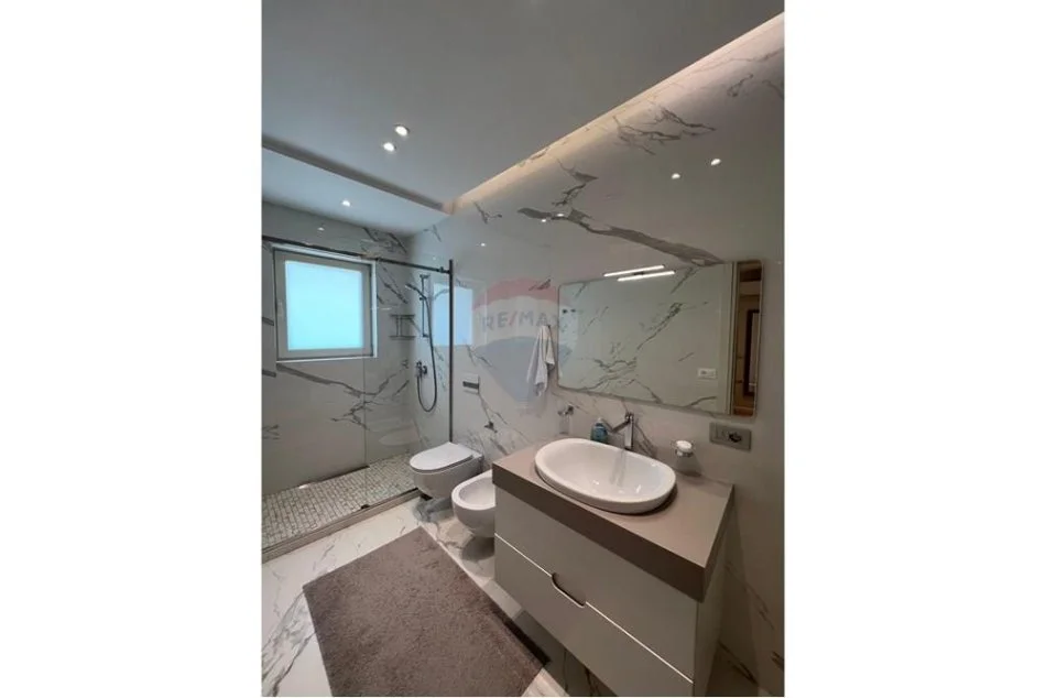 Tirane, jepet me qera apartament 2+1+Aneks+Ballkon Kati 4, 115 m² 1.200 € (Ambasada Amerikane)