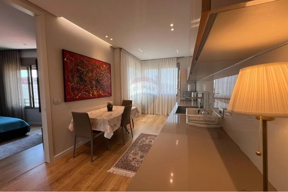 Tirane, jepet me qera apartament 2+1+Aneks+Ballkon Kati 4, 115 m² 1.200 € (Ambasada Amerikane)