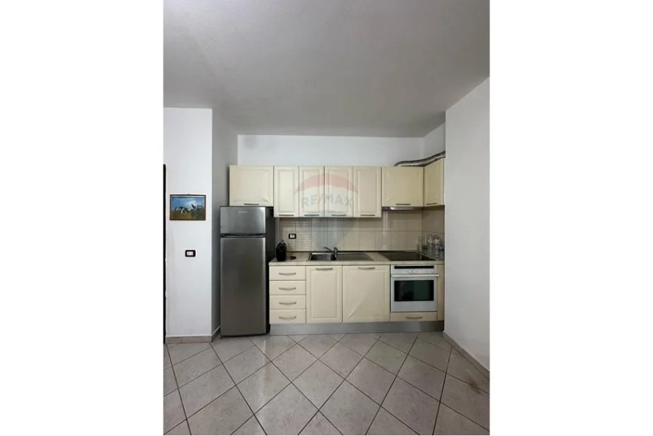 Tirane, jepet me qera apartament 2+1 Kati 4, 100 m² 550 € (Astir)
