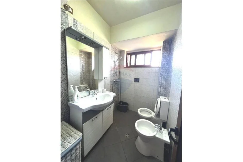 Tirane, jepet me qera apartament 2+1 Kati 4, 65 m² 450 € (Restorant Durresi)