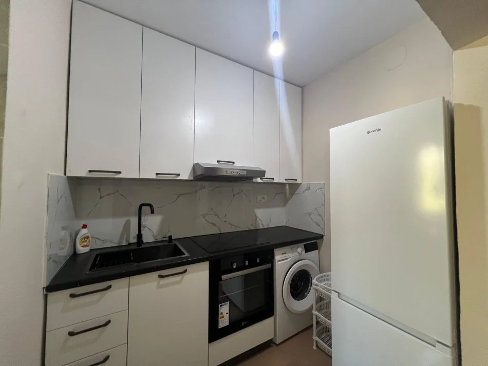 Tirane, jepet me qera apartament 1+1 Kati 2, 27 m² 400 € (21 Dhjetori)