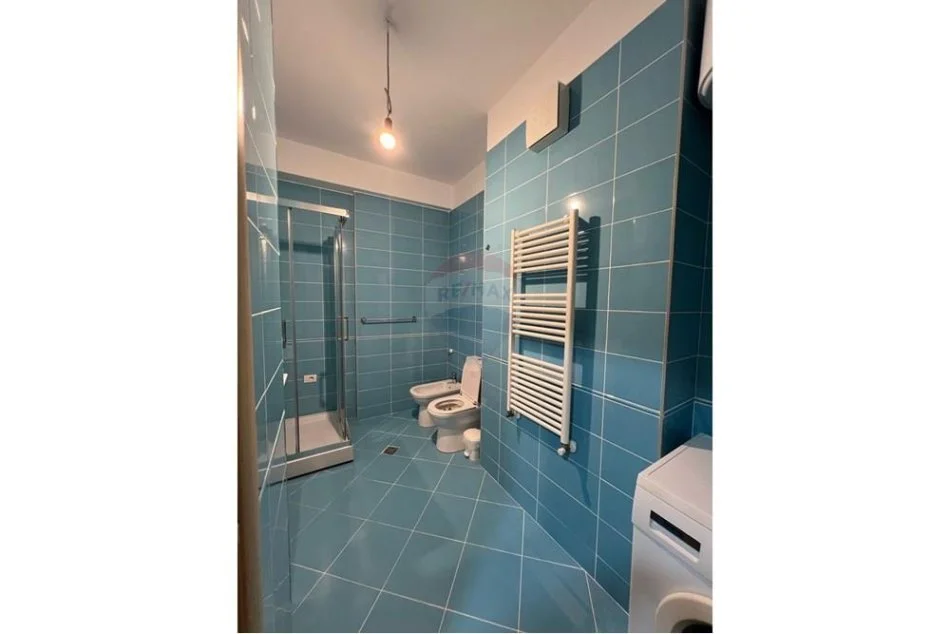 Tirane, jepet me qera apartament 1+1+Aneks+Ballkon Kati 3, 74 m² 800 € (Komuna e Parisit)