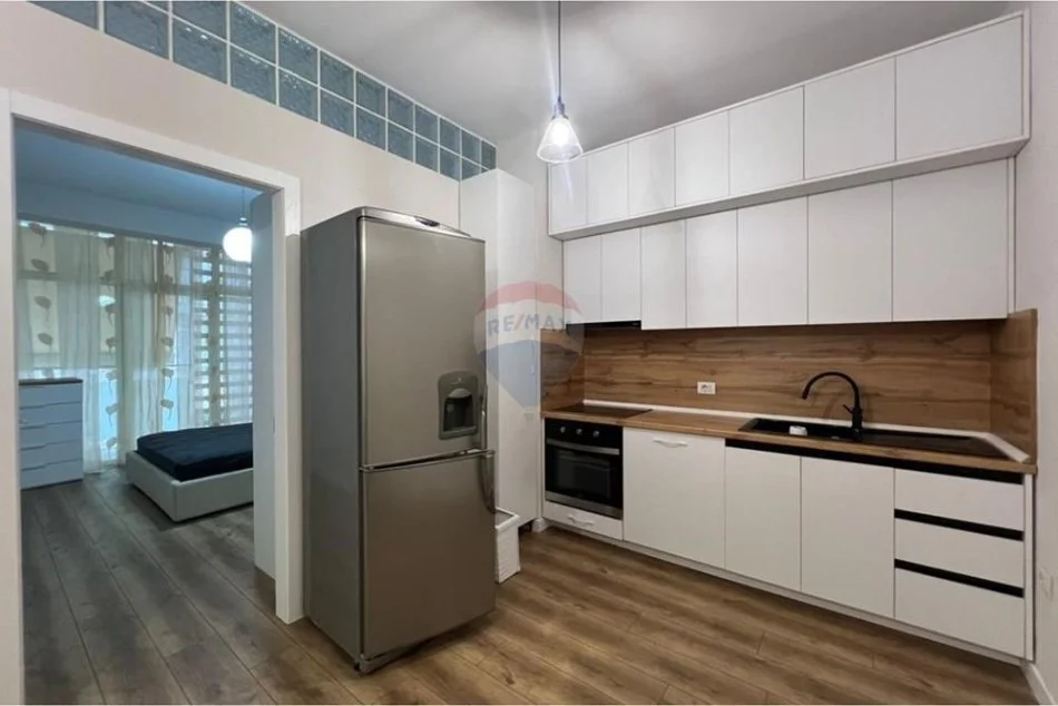 Tirane, jepet me qera apartament 1+1+Ballkon Kati 4, 75 m² 750 € (Kika 2)