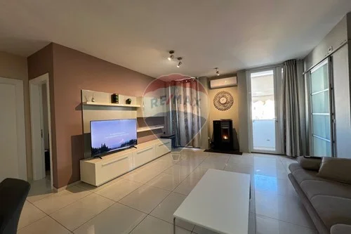 Tirane, jepet me qera apartament 3+1+Aneks+Ballkon Kati 3, 105 m² 750 € (Pazari i Ri)