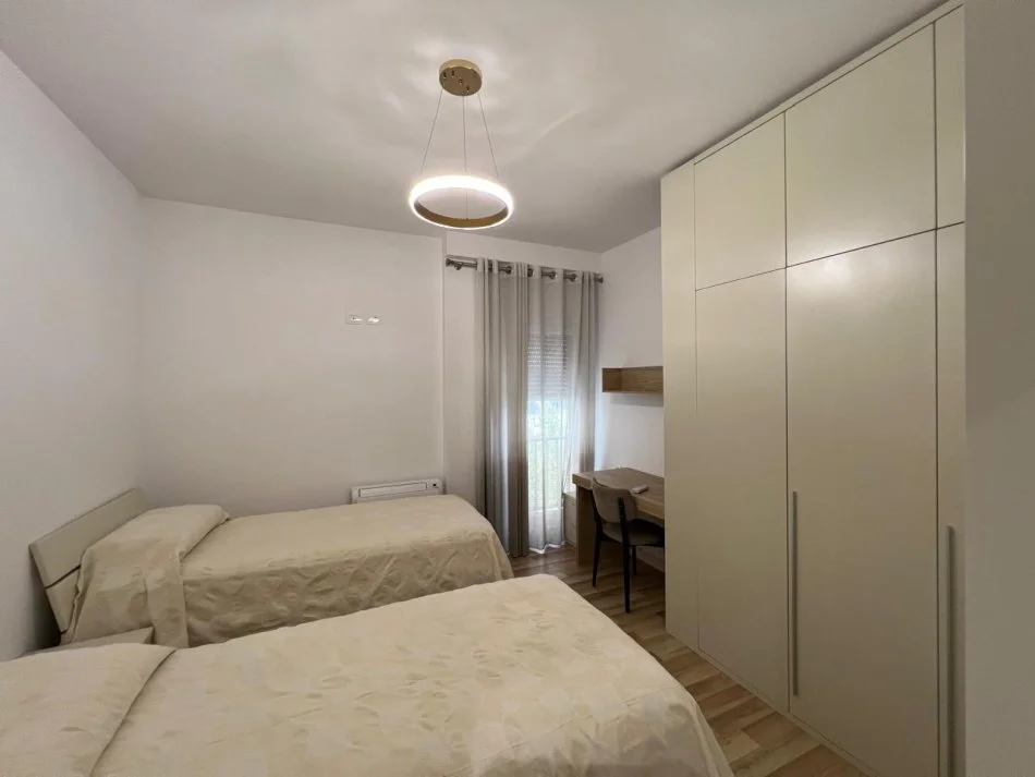 Tirane, jepet me qera apartament 2+1+Aneks+Ballkon Kati 4, 98 m² 900 € (Hipoteka)