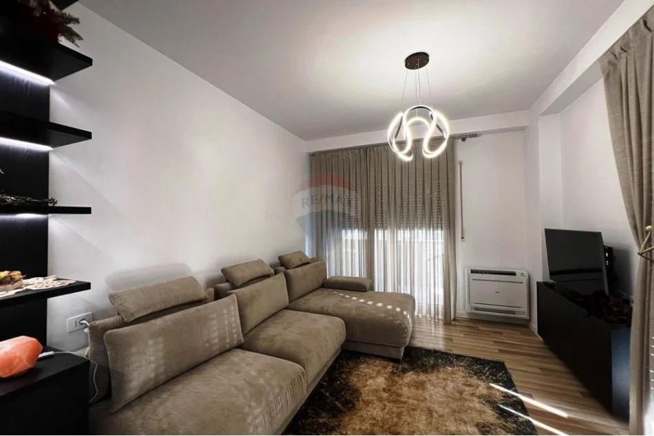 Tirane, jepet me qera apartament 2+1+Aneks+Ballkon Kati 4, 94 m² 900 € (Kompleksi Panorama)