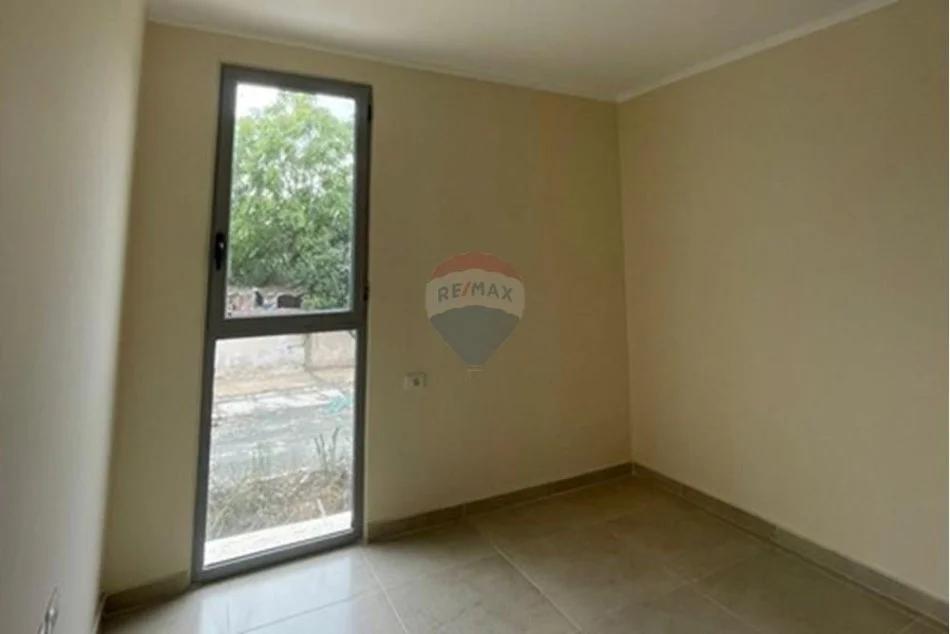 Tirane, jepet me qera apartament 2+1 Kati 1, 88 m² 430 € (Apartament - Për Qira - Rruga 5 Maji, Tiranë)