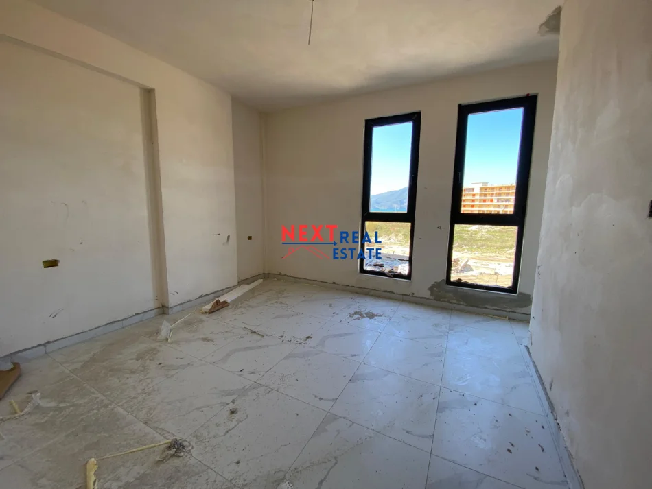 SHITET APARTAMENT 2+1 ME PAMJE DETI NE ORIKUM, VLORE