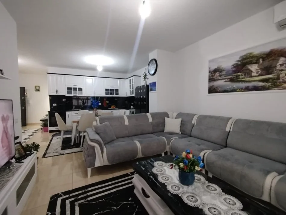 Tirane, shes apartament 1+1 Kati 9, 95 m² 120.000 € (KAMEZ)