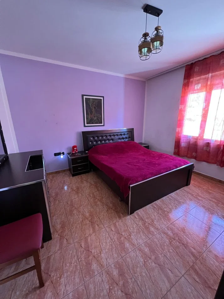 Tirane, jepet me qera apartament 1+1+Ballkon Kati 2, 70 m² 400 € (rruga Don Bosko)